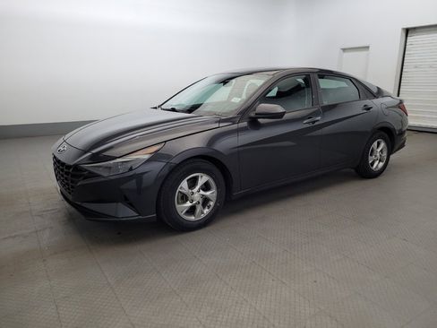 Used 2021 Hyundai Elantra SE FWD image 2