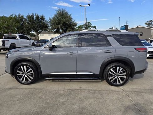 Used 2023 Nissan Pathfinder Platinum w/ Cargo Package image 4