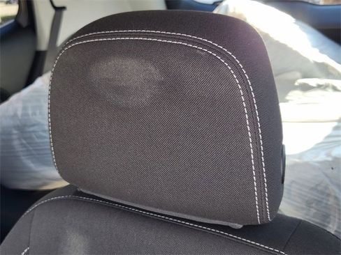 Used 2022 GMC Terrain SLE image 15