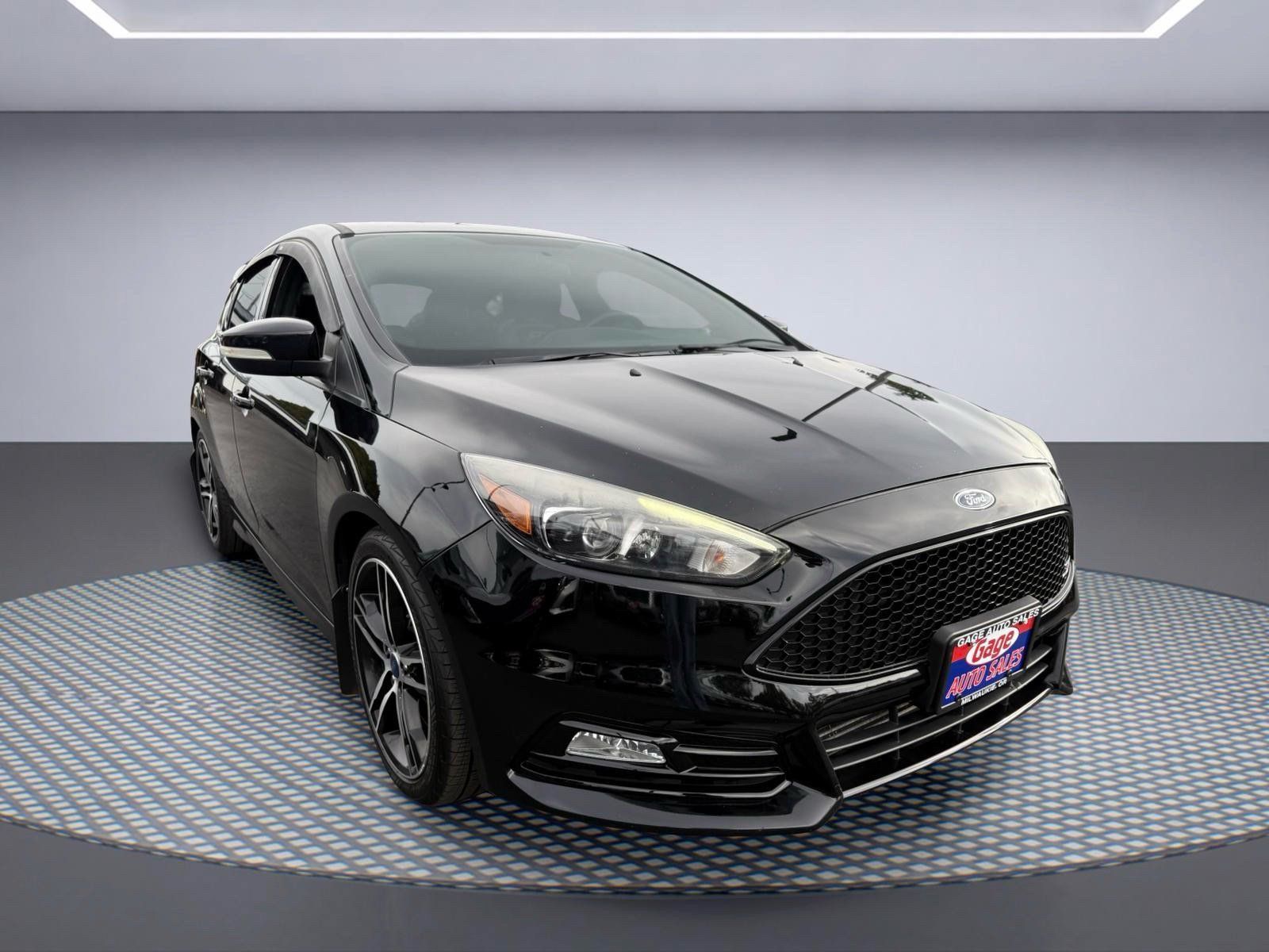 Used 2017 Ford Focus ST w/ Equipment Group 402A FWD image 10