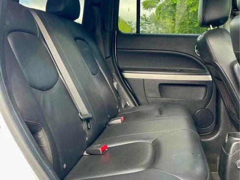 Used 2011 Chevrolet HHR LT w/ LT Preferred Equipment Group image 6