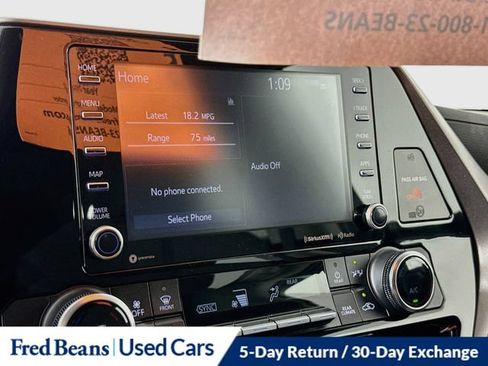 Used 2022 Toyota Highlander LE AWD/4WD image 19