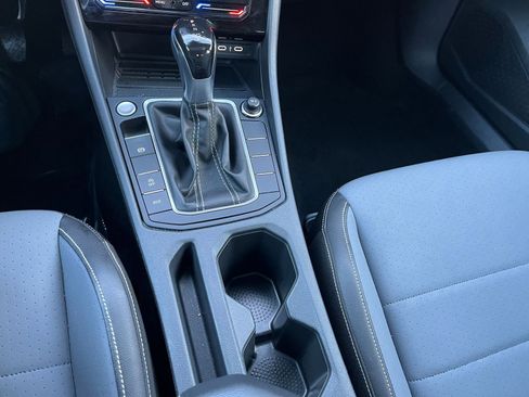 Used 2025 Volkswagen Jetta SE image 41