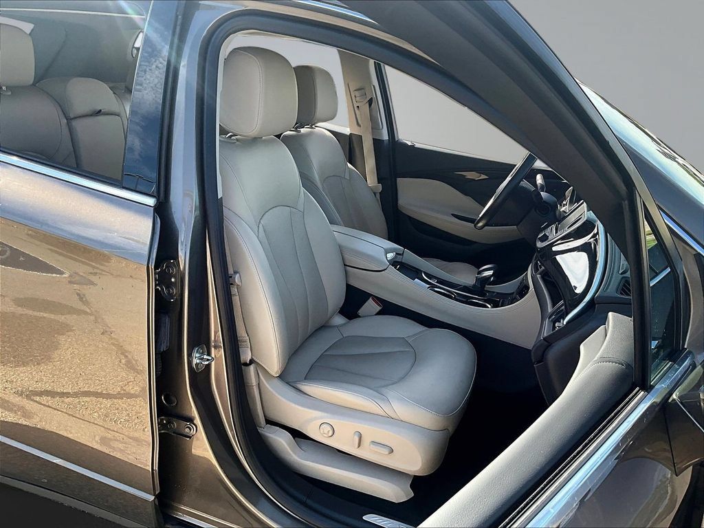 Used 2019 Buick Envision Essence AWD/4WD image 31