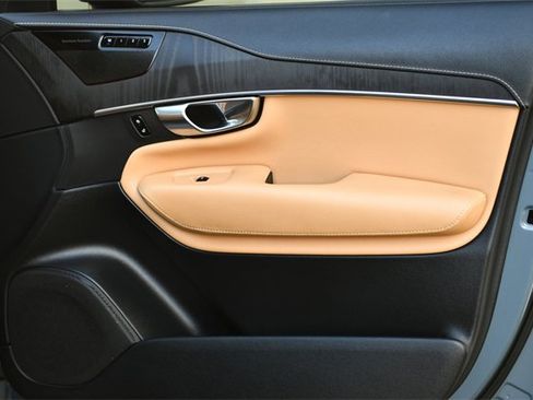 Used 2021 Volvo XC90 T6 Inscription w/ Protection Package Premier image 31