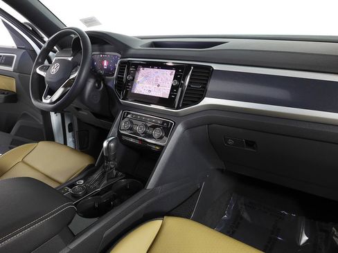 Used 2023 Volkswagen Atlas Cross Sport SEL R-Line image 13