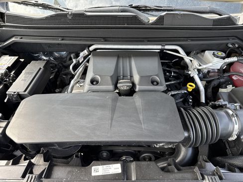 Used 2024 Chevrolet Colorado ZR2 w/ Technology Package AWD/4WD image 20