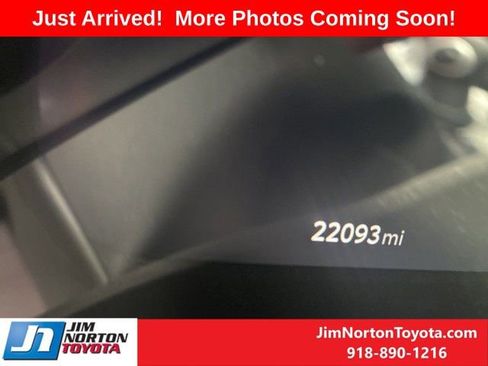 Used 2025 Toyota Sienna XSE w/ XSE Premium Package image 12