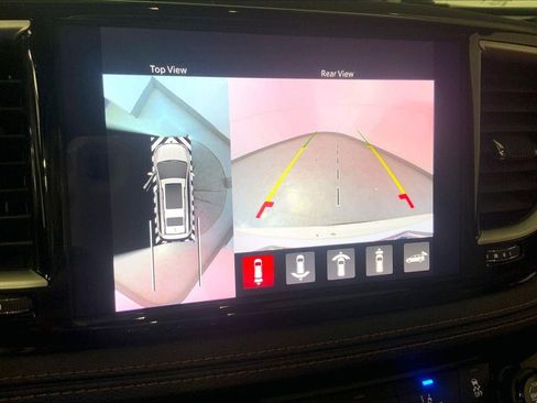 Used 2023 Chrysler Pacifica Pinnacle FWD image 21