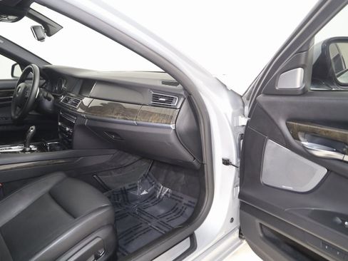 Used 2013 BMW 750i xDrive image 46