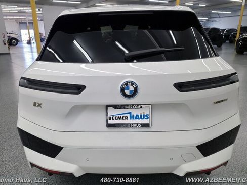 Used 2023 BMW iX xDrive50 w/ Sport Package AWD/4WD image 11