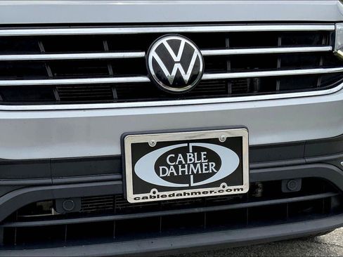 Used 2023 Volkswagen Tiguan SE image 30
