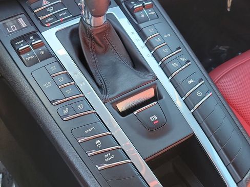 Certified 2021 Porsche Macan S AWD/4WD image 35