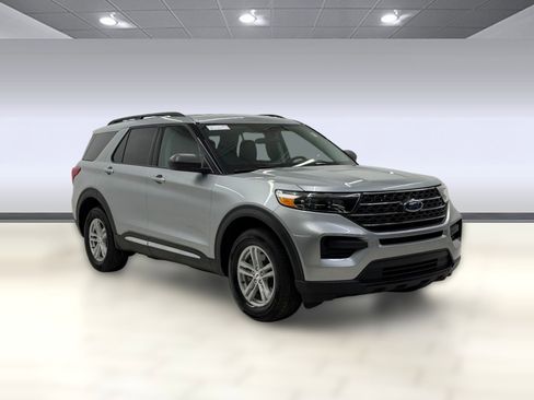 Certified 2024 Ford Explorer XLT w/ Class IV Trailer Tow Package AWD/4WD image 6