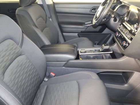 Used 2025 Nissan Pathfinder SV image 43