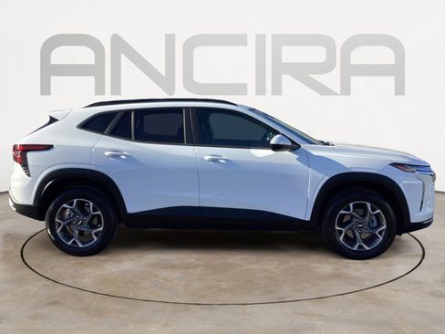 Used 2025 Chevrolet Trax LT w/ LT Convenience Package image 15