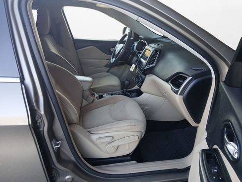 Used 2019 Jeep Cherokee Latitude w/ Popular Appearance Group image 22