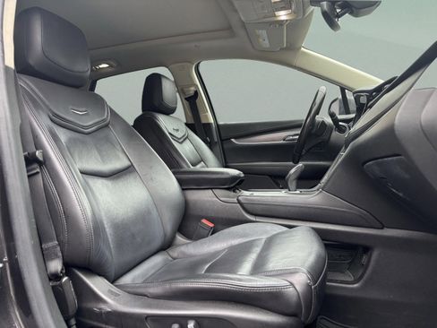 Used 2018 Cadillac XT5 Luxury w/ Driver Awareness Package image 19