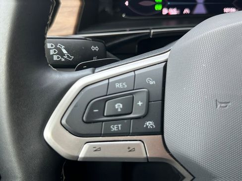 Used 2024 Volkswagen Atlas SE w/ Panoramic Sunroof Package FWD image 11