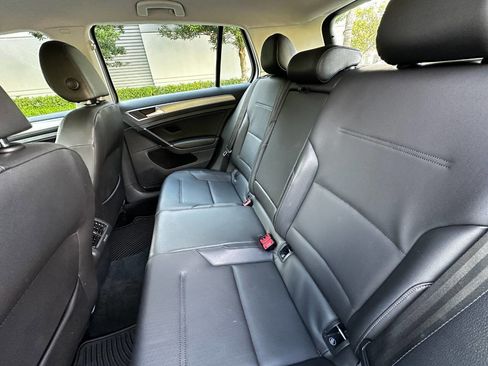 Used 2015 Volkswagen Golf S image 11