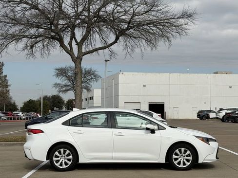 Certified 2024 Toyota Corolla LE image 3