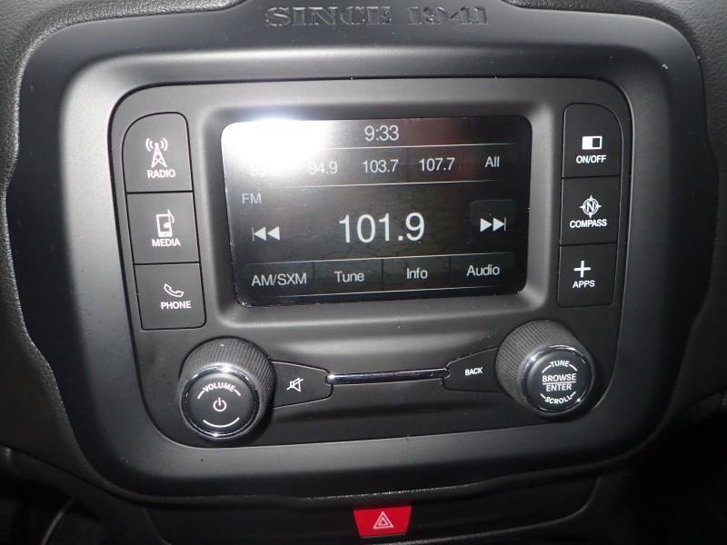 Used 2016 Jeep Renegade Latitude FWD image 18