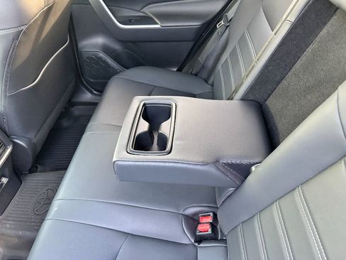 Used 2021 Toyota RAV4 XLE Premium image 39