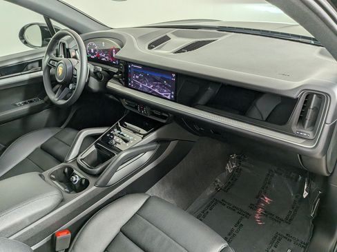 Certified 2025 Porsche Cayenne AWD/4WD image 25