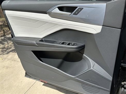 Certified 2025 Volkswagen Taos SEL image 15