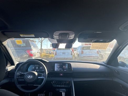 Used 2025 Hyundai Elantra Sport image 24