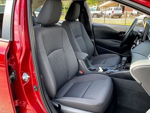 Certified 2025 Toyota Corolla LE image 9