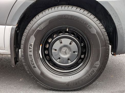 Used 2023 Mercedes-Benz Sprinter 2500 image 13