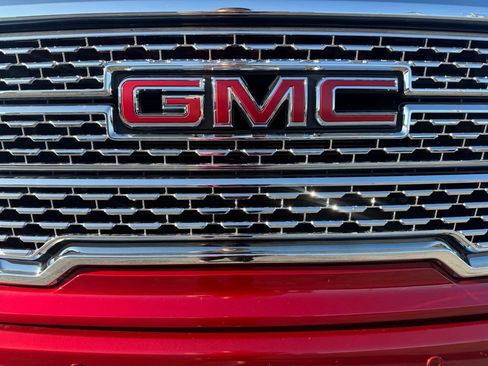 Used 2022 GMC Sierra 1500 Denali w/ Denali Premium Package AWD/4WD image 7