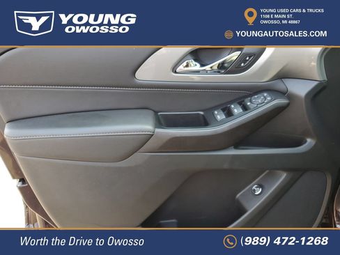 Used 2023 Chevrolet Traverse LT FWD image 21