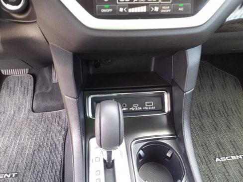 Used 2024 Subaru Ascent Premium w/ Convenience Package image 18