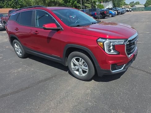 Used 2024 GMC Terrain SLE w/ Driver Convenience Package AWD/4WD image 4