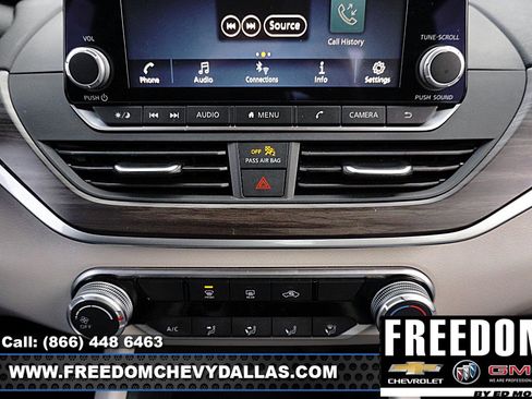 Used 2025 Nissan Altima 2.5 SV image 18