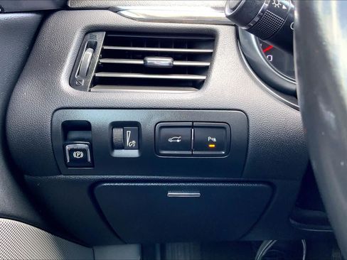 Used 2018 Chevrolet Impala Premier FWD image 33