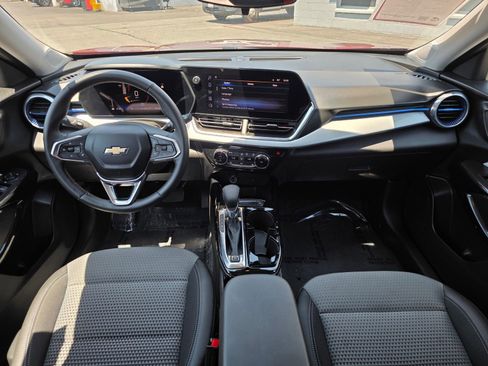 Used 2025 Chevrolet Trax LT w/ Driver Confidence Package image 19