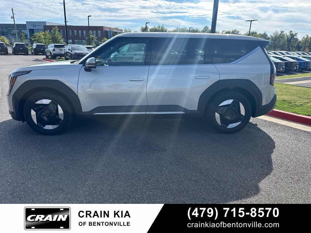 Certified 2024 Kia EV9 Light Long Range RWD image 3