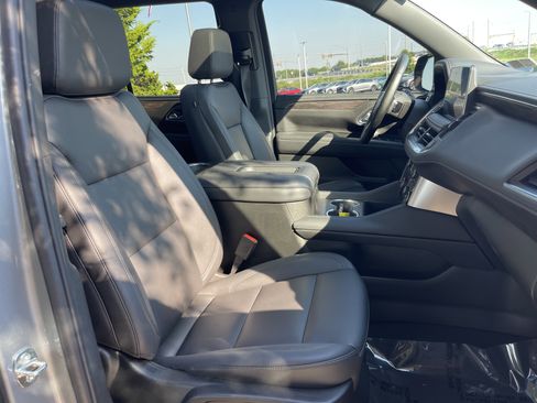 Used 2023 Chevrolet Tahoe Z71 w/ Luxury Package AWD/4WD image 23