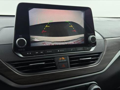 Used 2025 Nissan Altima 2.5 SV FWD image 28