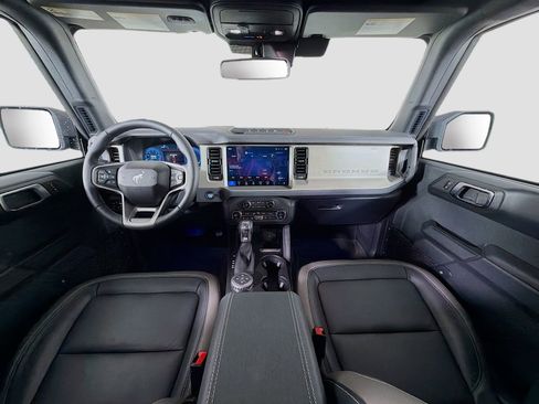 Used 2025 Ford Bronco Outer Banks w/ Sasquatch Package AWD/4WD image 9