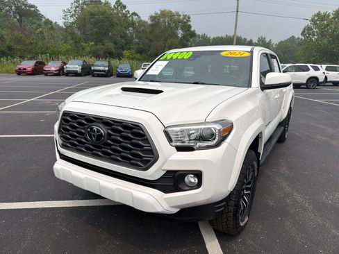 Used 2021 Toyota Tacoma TRD Sport AWD/4WD image 2