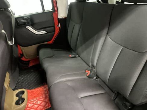 Used 2017 Jeep Wrangler Unlimited Sahara w/ Connectivity Group AWD/4WD image 11