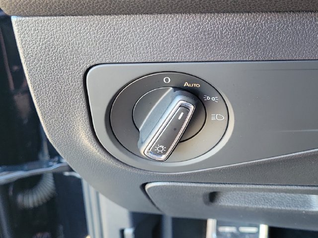 Certified 2023 Volkswagen Tiguan SE R-Line FWD image 29