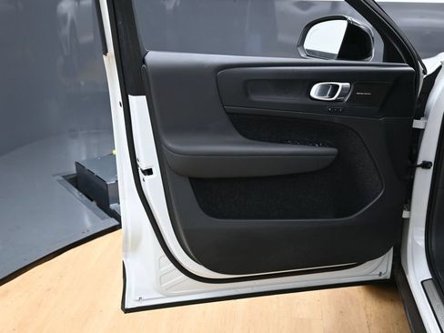 Used 2023 Volvo C40 P8 Recharge Ultimate AWD/4WD image 39