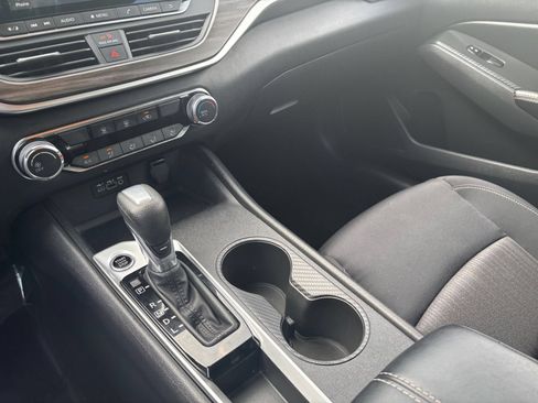 Used 2025 Nissan Altima 2.5 SV FWD image 36