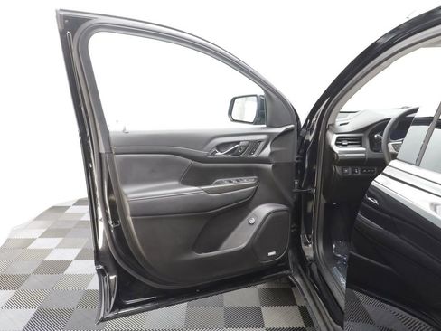 Used 2023 GMC Acadia SLT w/ Technology Package AWD/4WD image 5