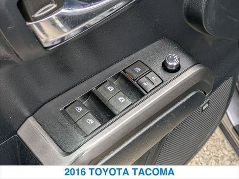 Used 2016 Toyota Tacoma TRD Off-Road image 13